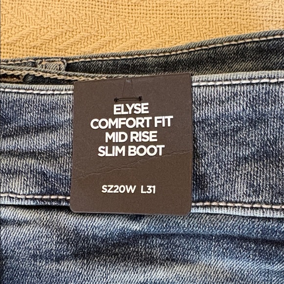 NWT 20W Silver Elyse Comfort Fit Mid Rise Slim Boot cut blue denim jeans - Picture 2 of 9